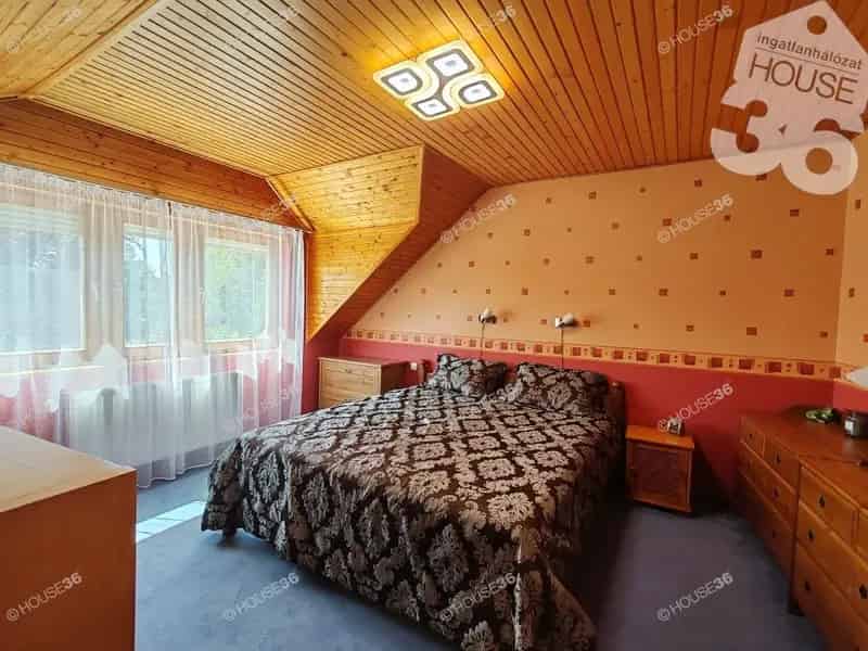 Kecskemét Hollandfalu 200m2 4 szobás családi ház eladó
