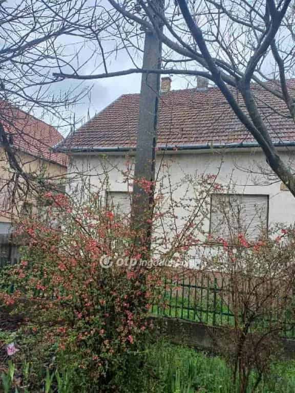 Pest megye 128nm-es 3 szintes családi ház eladó