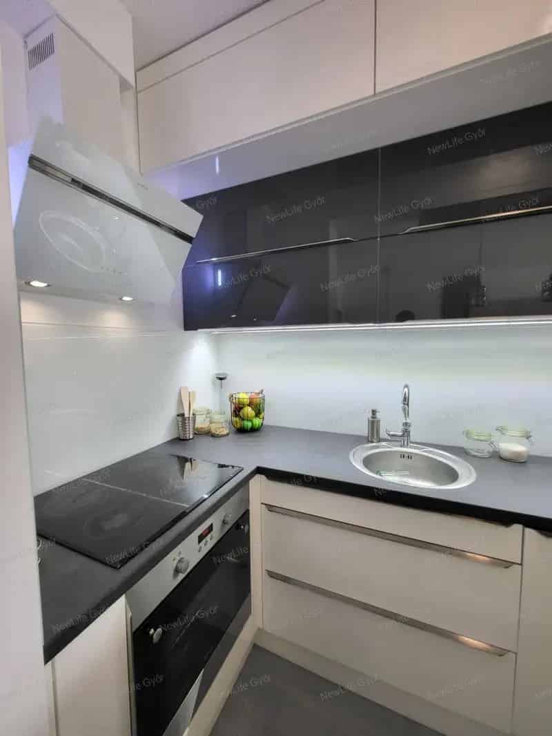 Győr Szitásdomb Modern Otthon Saját Kerttel