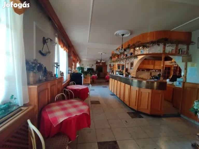 Győr melletti 7 hektáros birtok eladó - idősek otthona vagy lovas farm