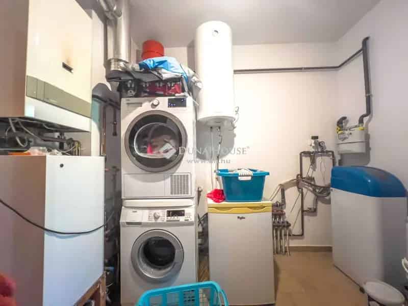Biatorbágyon 150nm-es 5 szobás családi ház eladó