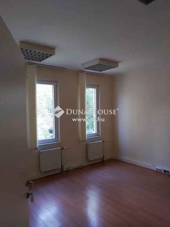 Üzleti célú Kiadó , Budapest, Közép-Magyarország