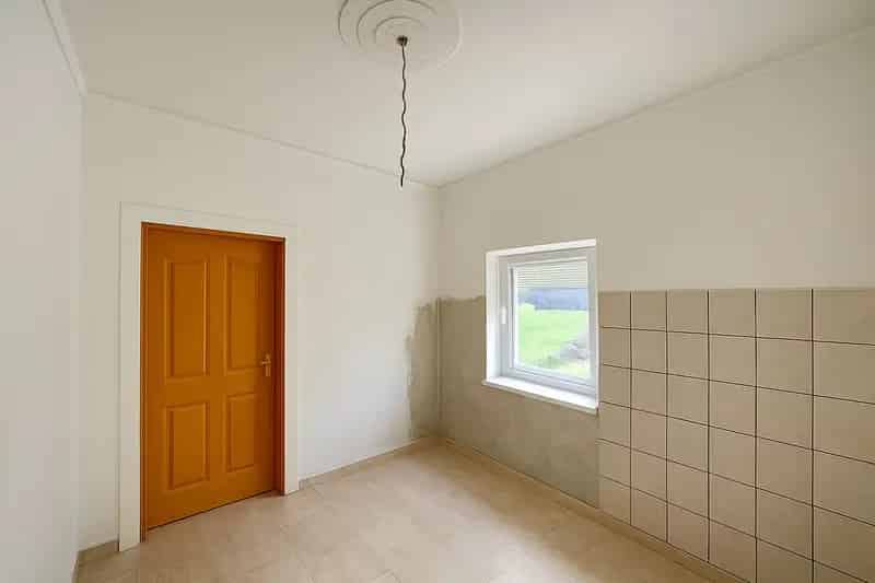 68m2-es 2 szobás családi ház 818m2-es telken