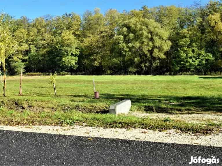 Győrszemere építési telek eladó - 1300 m2 - teljes közműves