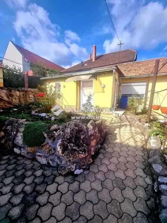 Két ház eladó Pécs Mecsekoldal Tettyei részen