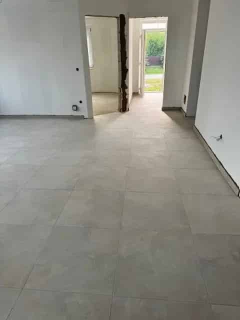 Darnózseli 2 szintes családi ház eladó - 2 lakás, garázs, tárolók