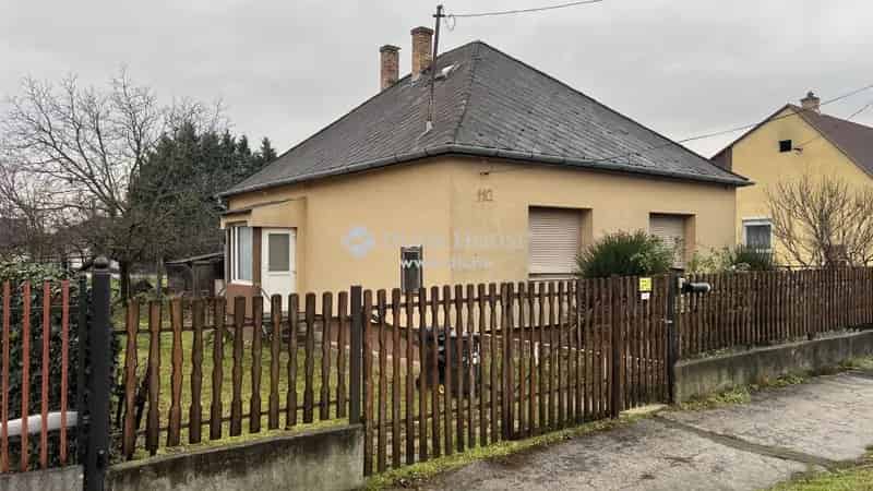 Székesfehérvár Új Csóri út 70nm 3 szobás családi ház