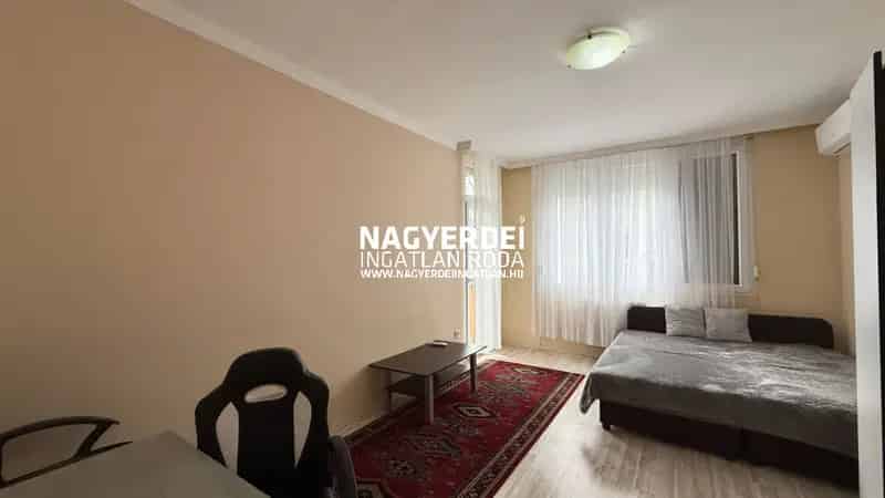 Debrecen Nagyerdő 3 hálószobás légkondicionált lakás kiadó