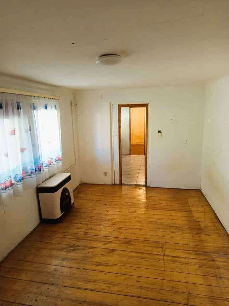 617 m2-es telek 70 m2-es házzal XVIII kerületben eladó