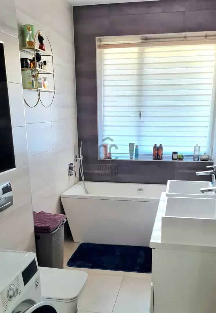 Belvaroshoz kozeli csendes 4 szobas penthouse garazssal