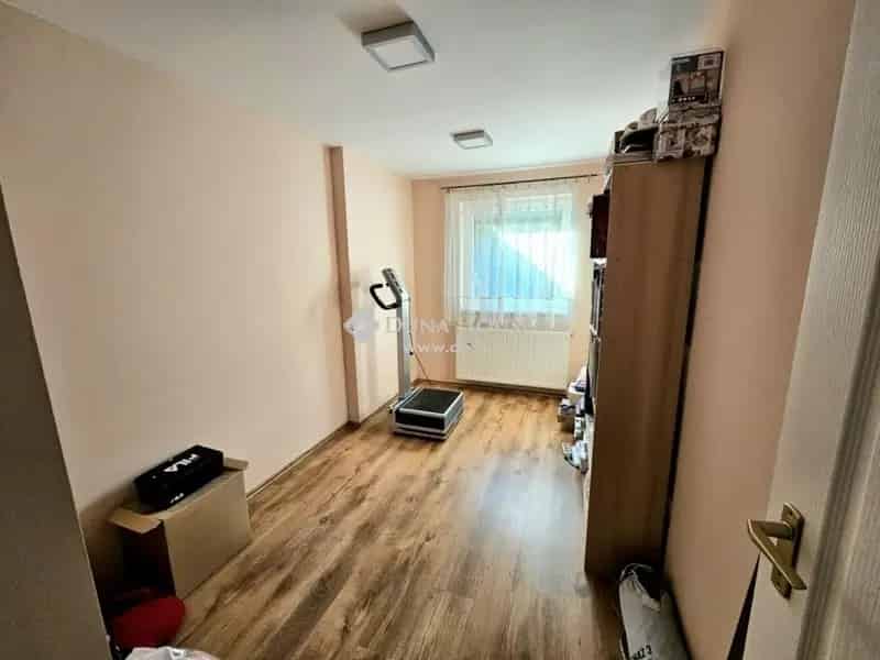 Gyál - 94 nm-es felújított ikerházfél 4 hálószobával
