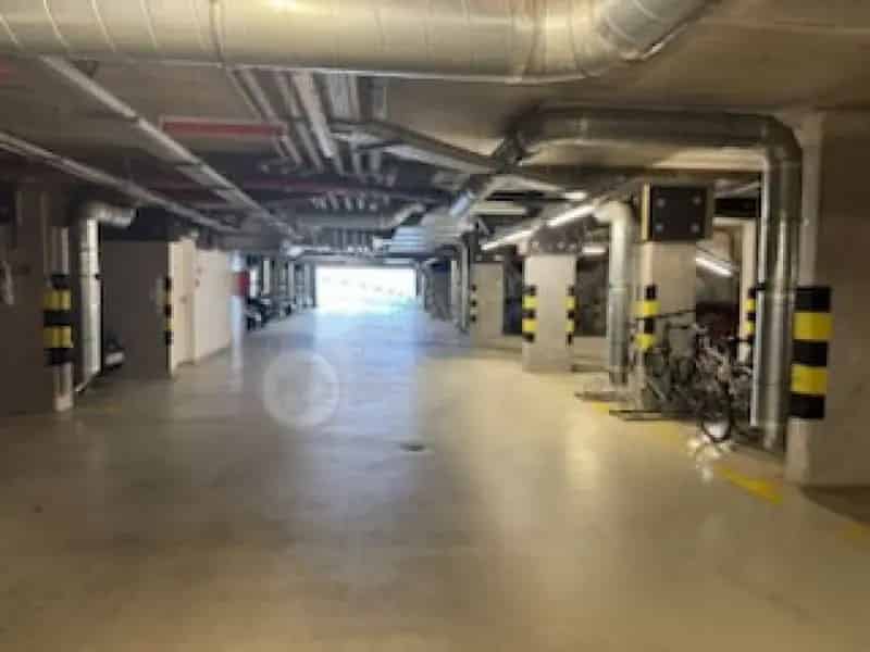 15 nm-es mélygarázs eladó a X kerületben