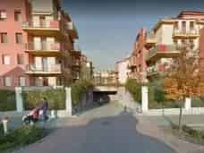 Garázs Eladó , Közép-Magyarország